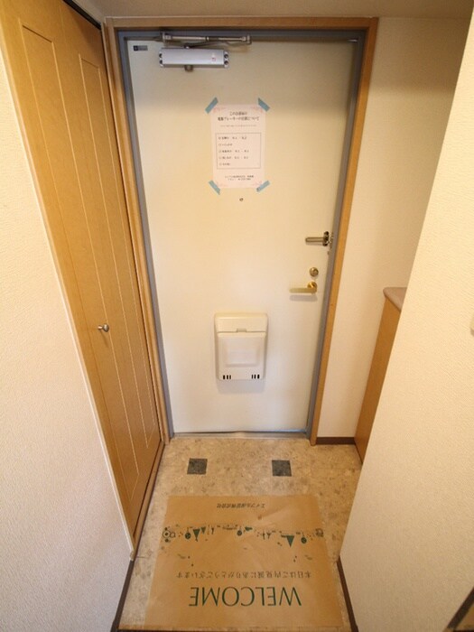 物件内観写真10　(玄関)