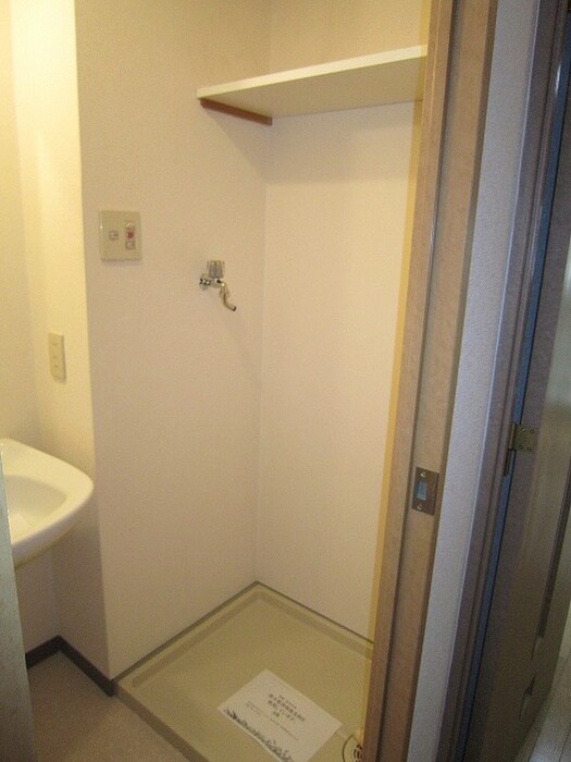 物件内観写真12　(洗濯機置場)