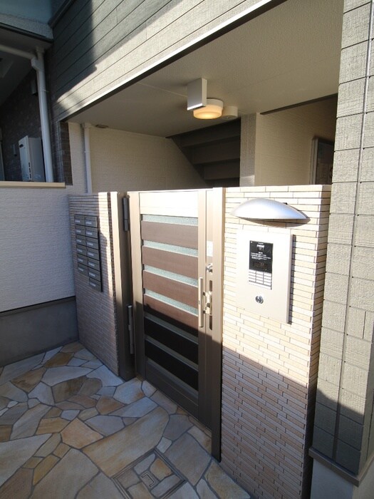 物件外観写真5　(エントランス部分)