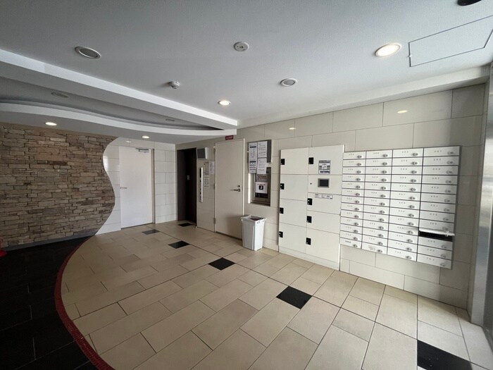 物件外観写真6　(エントランス部分)