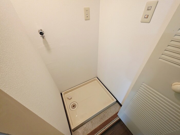 物件内観写真12　(洗濯機置場)