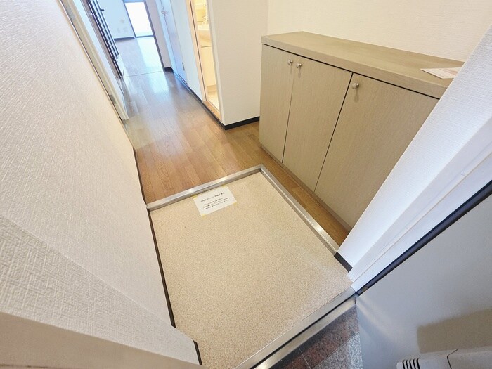 物件内観写真15　(玄関)
