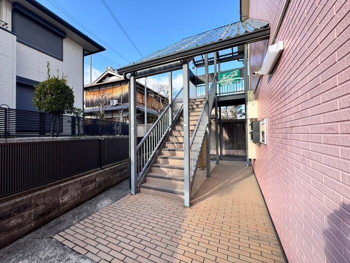 物件外観写真2　(エントランス部分)