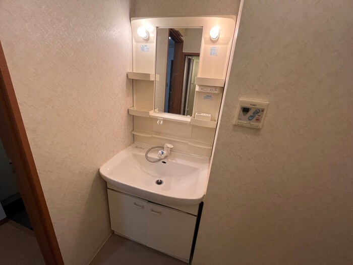 物件内観写真11　(洗面)