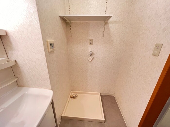 物件内観写真13　(洗濯機置場)