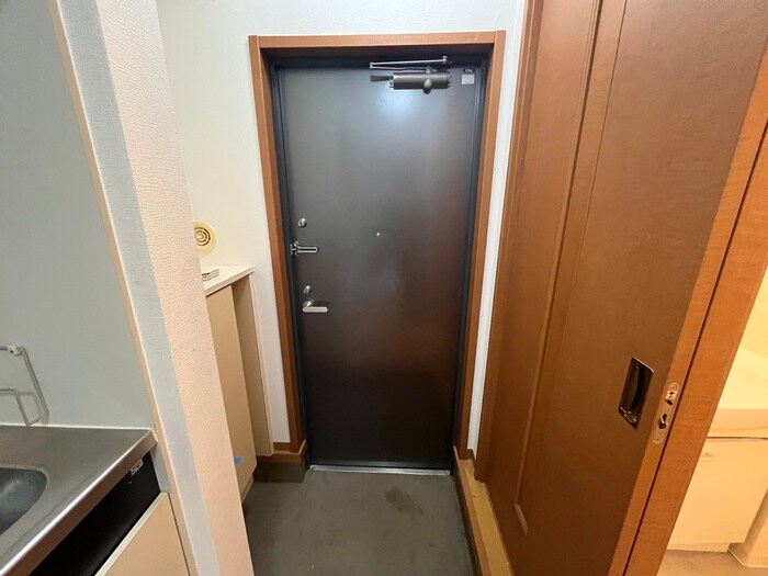 物件内観写真18　(玄関)