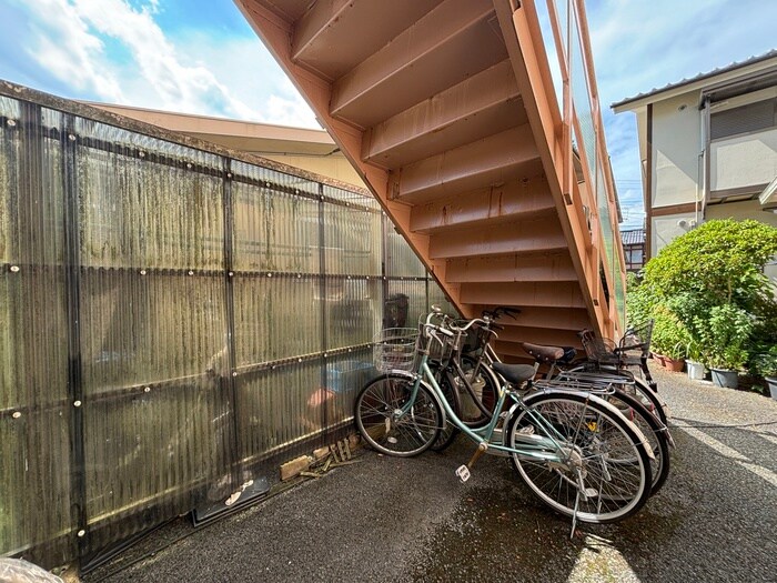 物件外観写真5　(駐輪場)