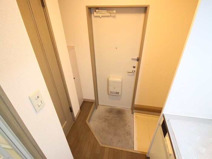 物件内観写真11　(玄関)