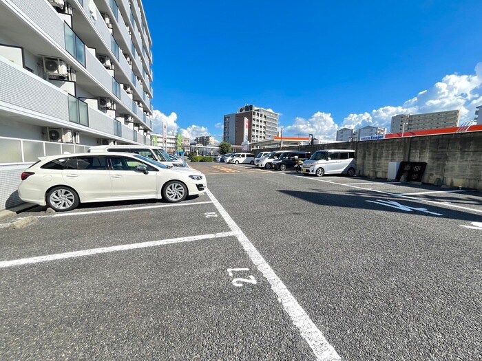 物件外観写真2　(駐車場)