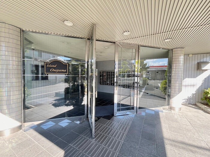 物件外観写真4　(エントランス部分)