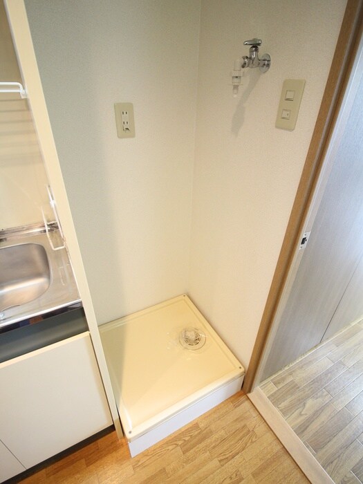 物件内観写真12　(洗濯機置場)