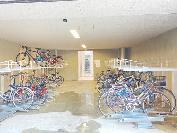 物件外観写真4　(駐輪場)