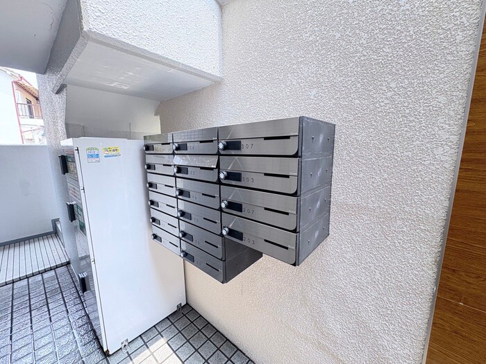 物件外観写真4　(エントランス部分)