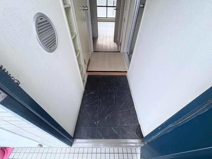 物件内観写真15　(玄関)