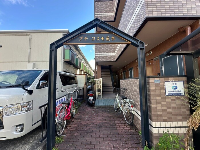 物件外観写真3　(エントランス部分)