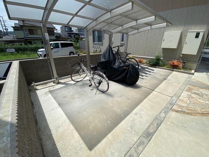 物件外観写真4　(駐輪場)