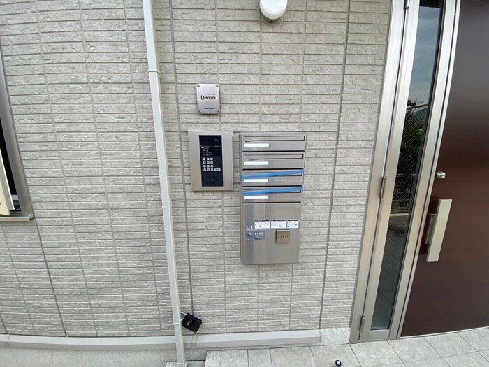 物件外観写真6　(エントランス部分)