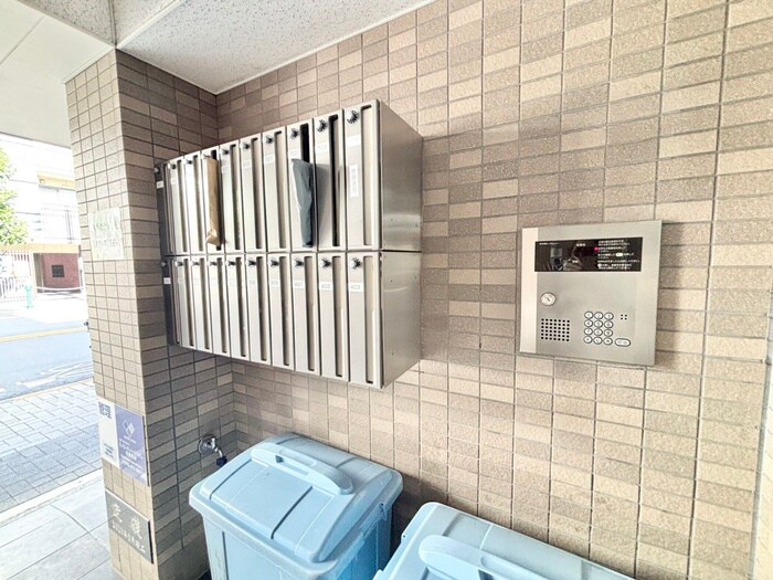 物件外観写真5　(エントランス部分)