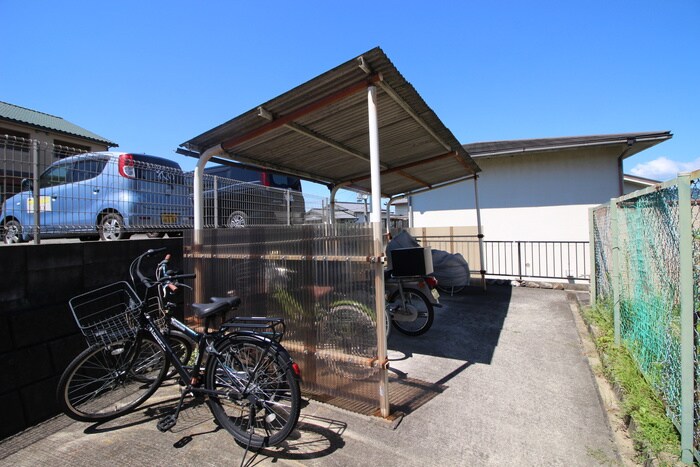物件外観写真5　(駐輪場)