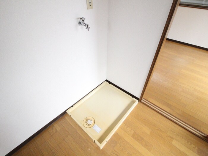 物件内観写真11　(洗濯機置場)