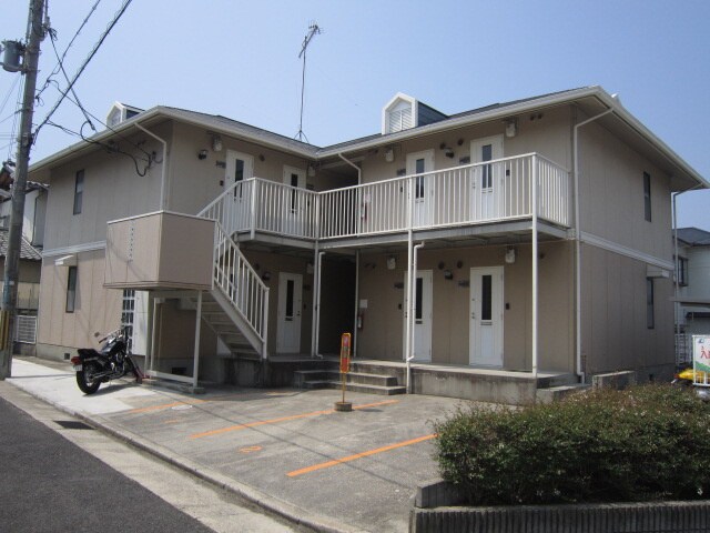 物件外観写真3　(エントランス部分)