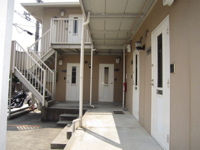 物件外観写真4　(エントランス部分)