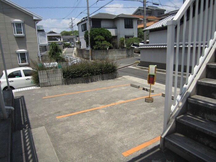 物件外観写真6　(駐車場)
