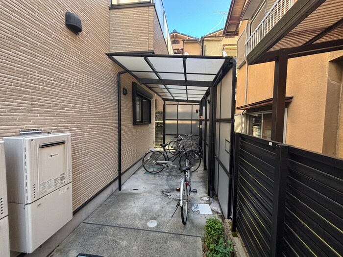 物件外観写真2　(駐輪場)