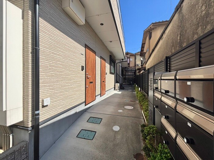 物件外観写真3　(エントランス部分)