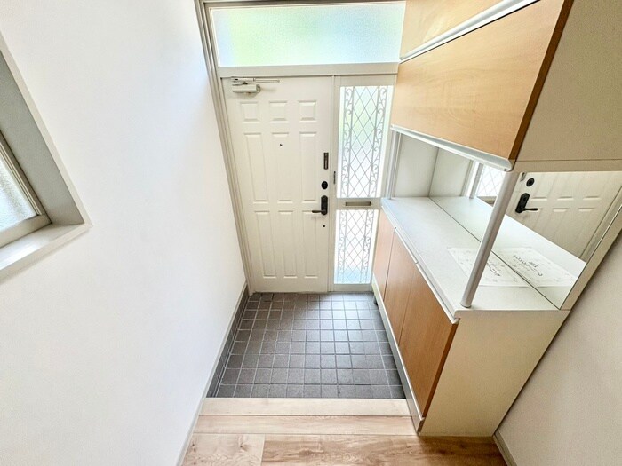 物件内観写真8　(玄関)