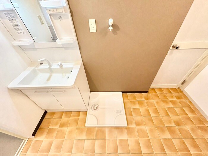 物件内観写真10　(洗濯機置場)