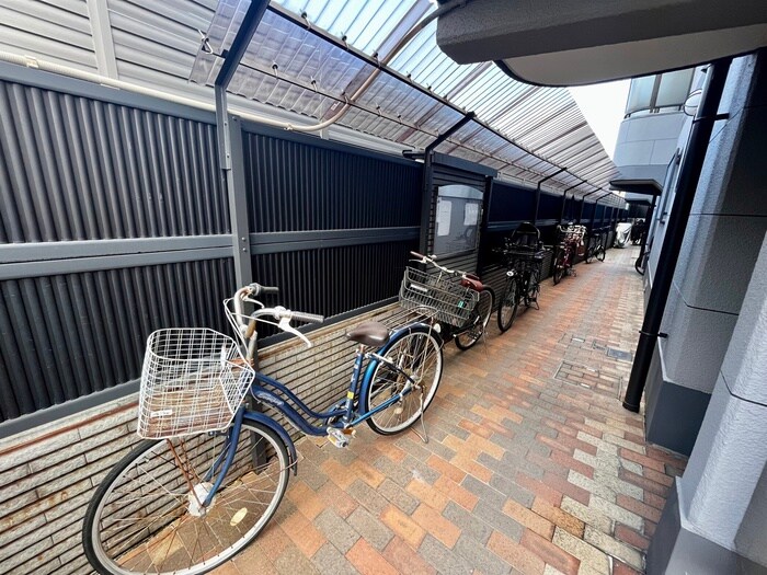 物件外観写真4　(駐輪場)