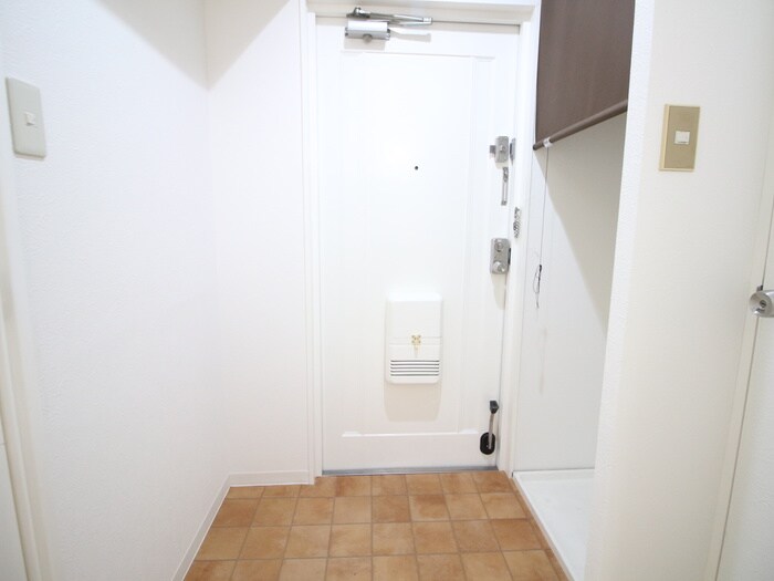 物件内観写真18　(玄関)