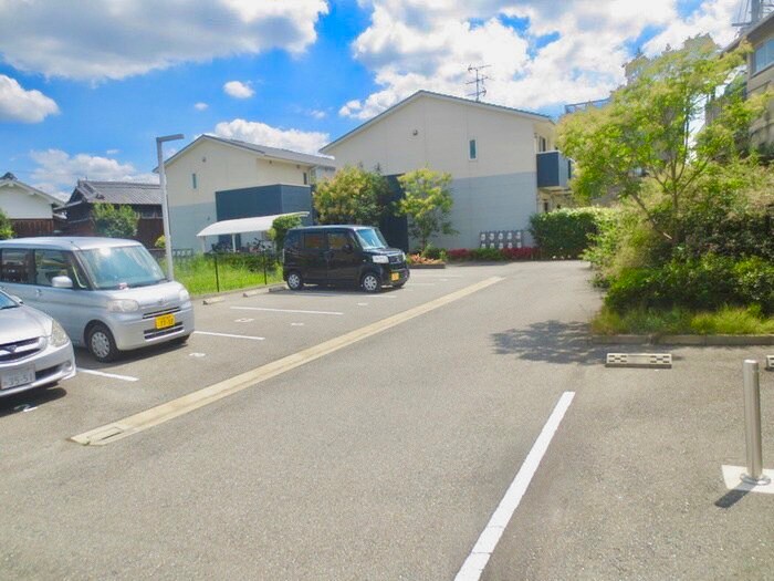 物件外観写真2　(駐車場)