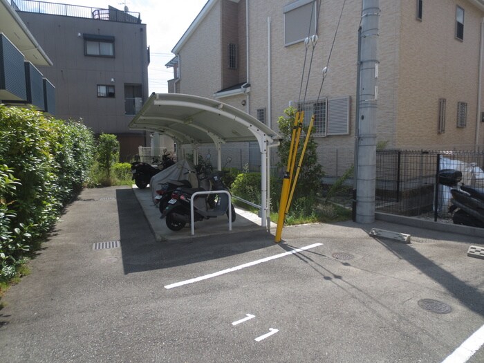 物件外観写真6　(駐輪場)