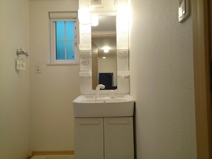 物件内観写真16　(洗濯機置場)