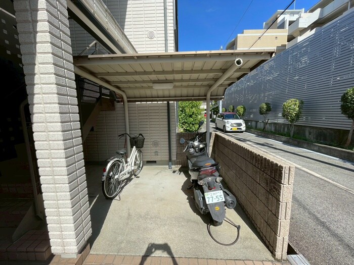 物件外観写真4　(駐輪場)