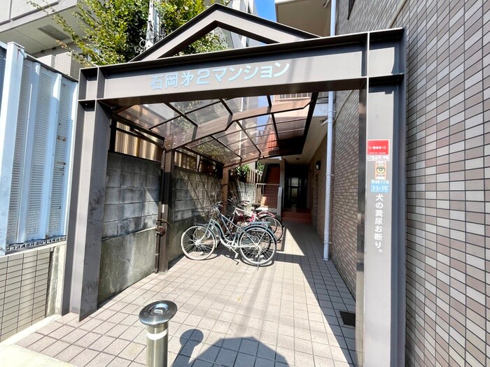 物件外観写真4　(エントランス部分)