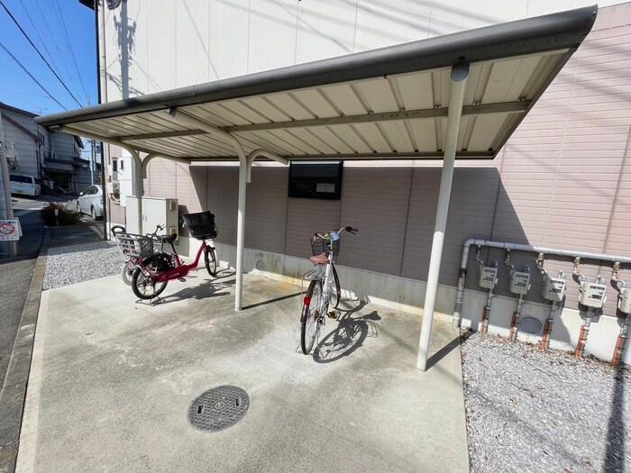 物件外観写真4　(駐輪場)