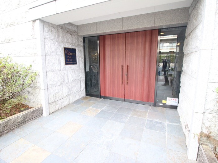 プレサンス京大南（７０４）のエントランス部分