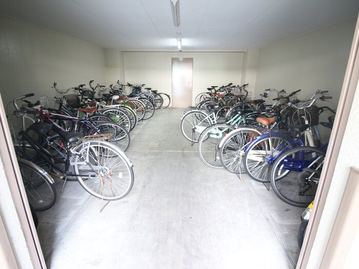 プレサンス京大南（７０４）の駐輪場