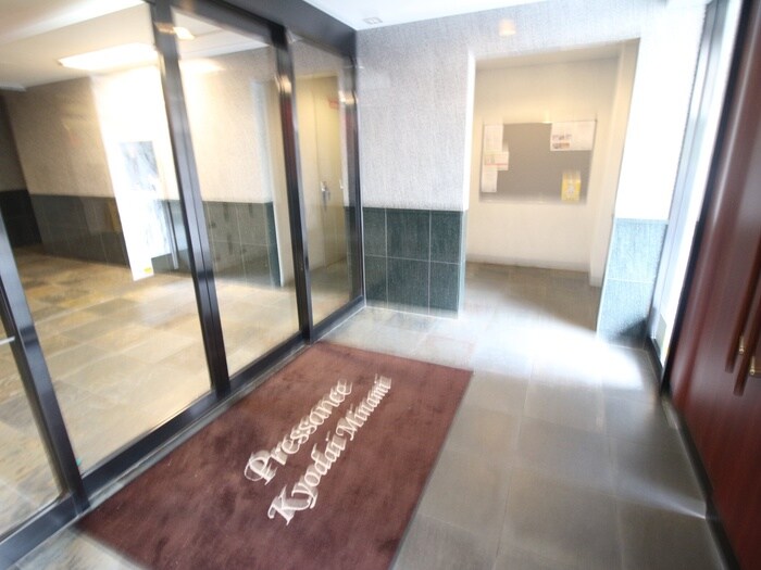 プレサンス京大南（７０４）のエントランス部分