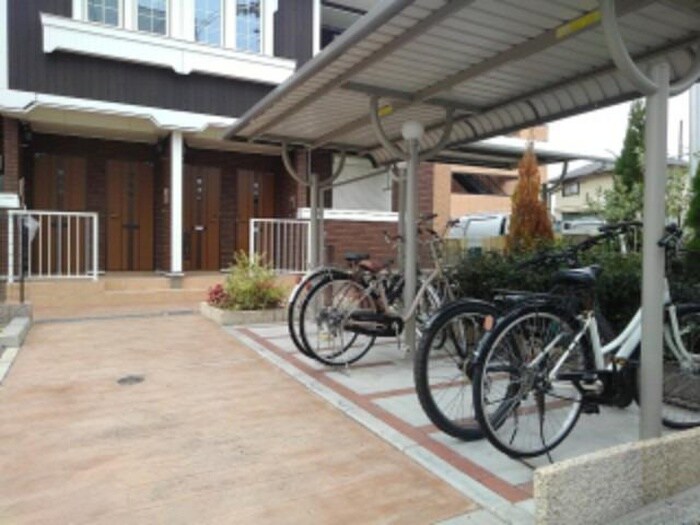 物件外観写真2　(駐輪場)