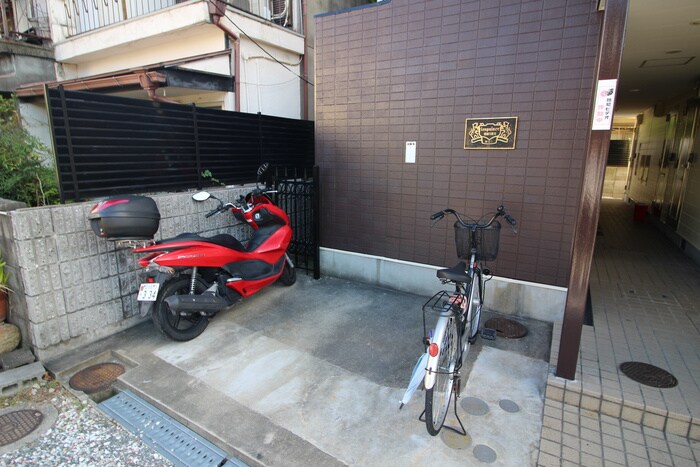物件外観写真3　(駐輪場)
