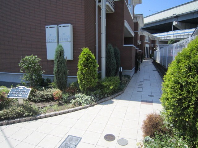 物件外観写真3　(エントランス部分)