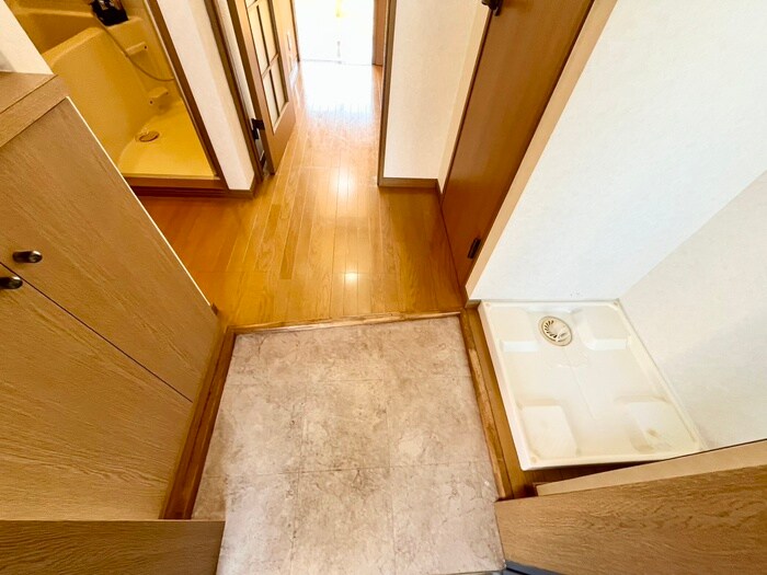 物件内観写真13　(玄関)