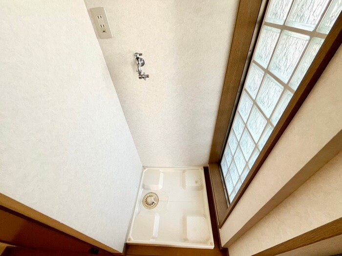 物件内観写真17　(洗濯機置場)