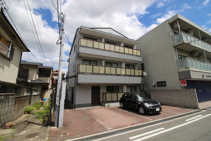 物件外観写真4　(駐車場)