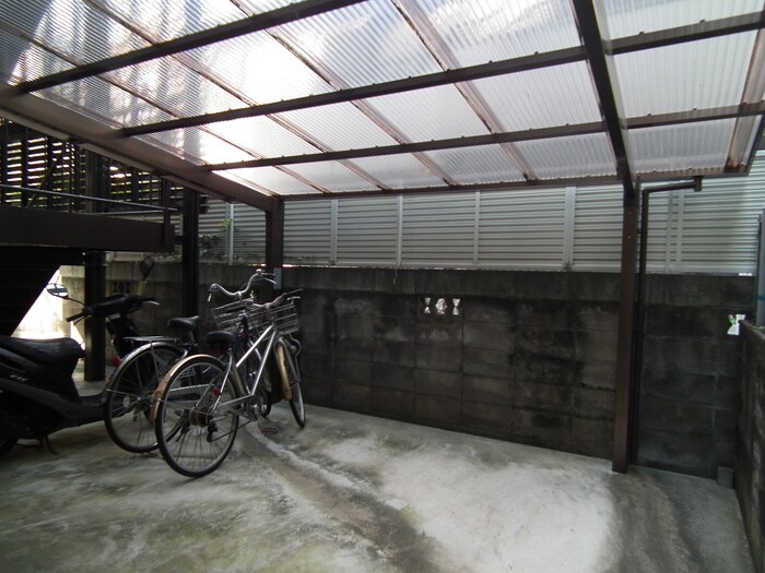 物件外観写真5　(駐輪場)