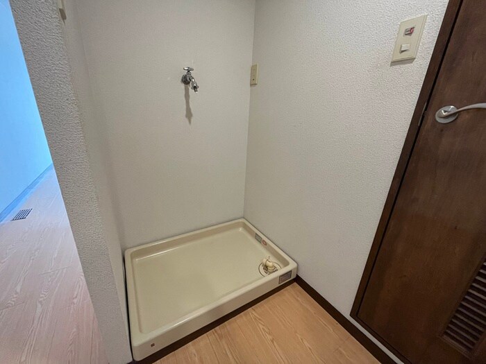 物件内観写真10　(洗濯機置場)